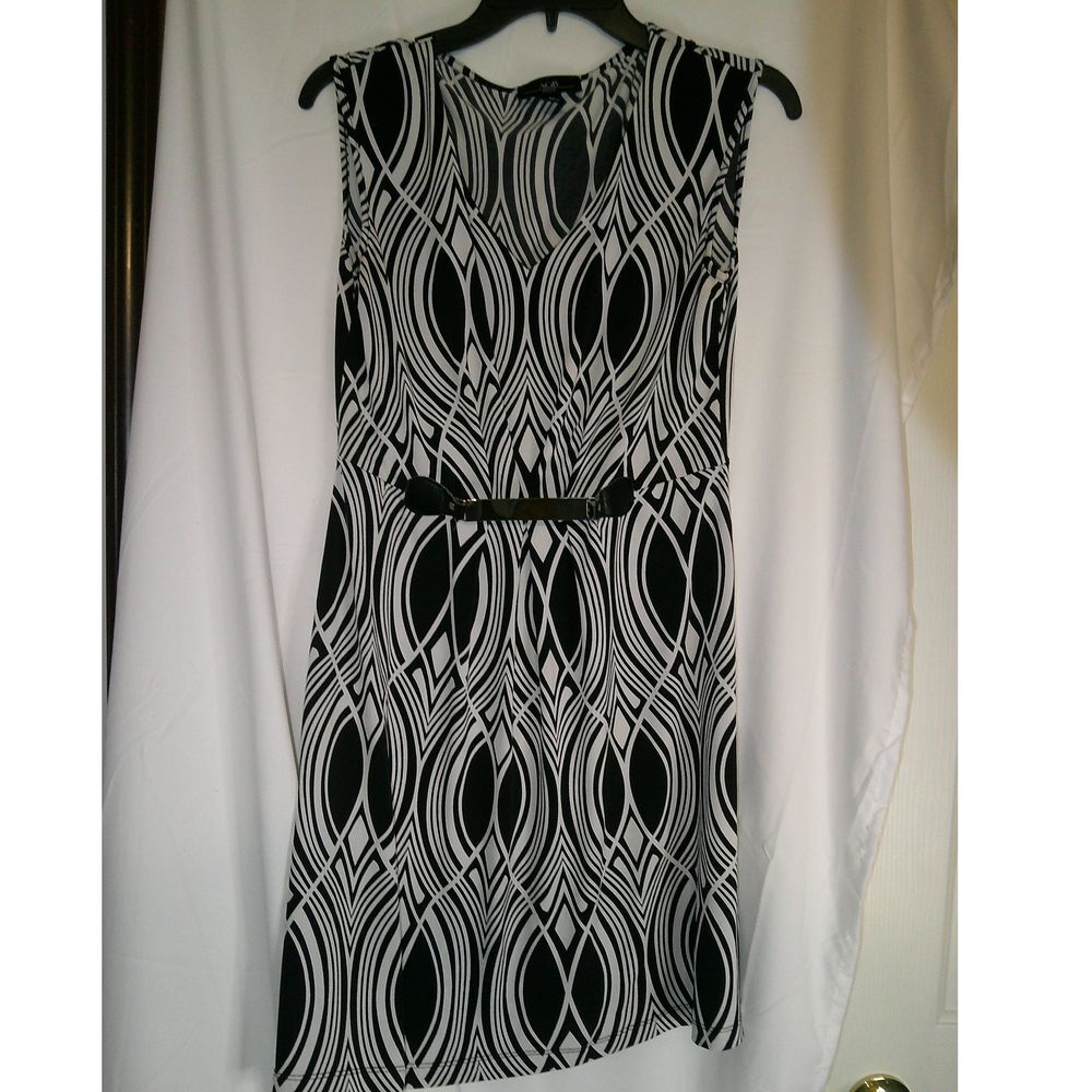 AGB Black & White Geometric Print Sleeveless Dress with Belt Art Deco Pattern